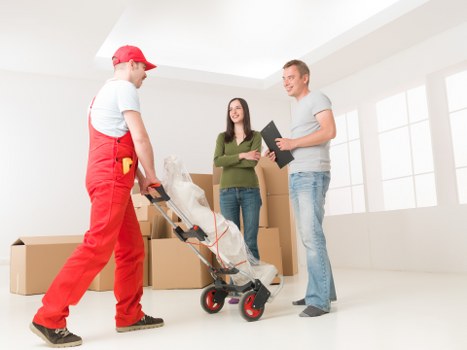 Book a local moving truck for Elephant and Castle relocation needs